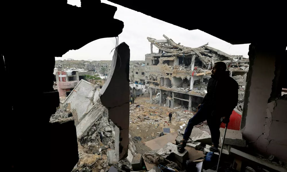 FILE PHOTO: Palestinians inspect the site of Thursday's Israeli strike on a house, in the central Gaza Strip, January 9, 2026. REUTERS/Mahmoud Issa/File Photo