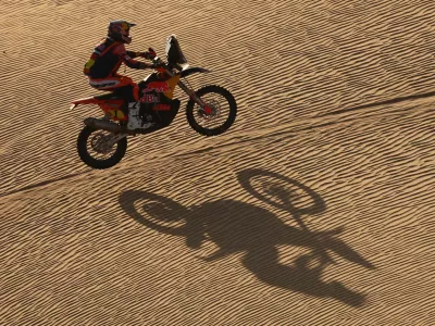 Rallying - Dakar Rally - Stage 8 - Wadi Ad-Dawasir to Wadi Ad-Dawasir - Wadi Ad-Dawasir, Saudi Arabia - January 12, 2026 Red Bull KTM Factory Racing's Daniel Sanders in action during stage 8 REUTERS/Stephane Mahe