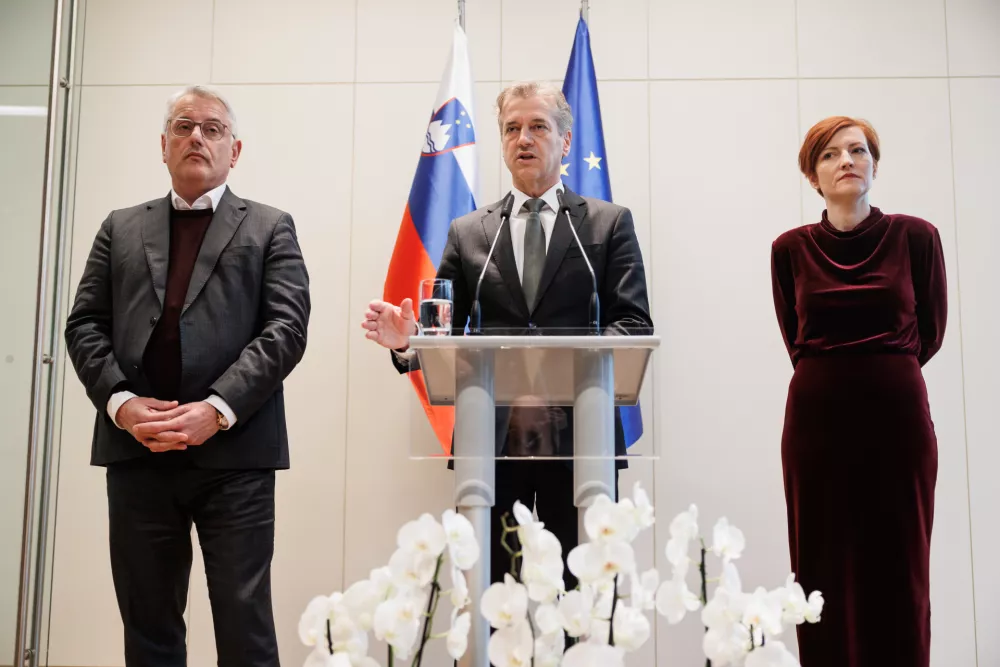 Brdo pri Kranju, Kongresni center Brdo.Koalicijski vrh.Predsednik vlade Robert Golob ter ministra Matjaz Han in Asta Vrecko so dali izjavo po danasnjem srecanju strank vladne koalicije.