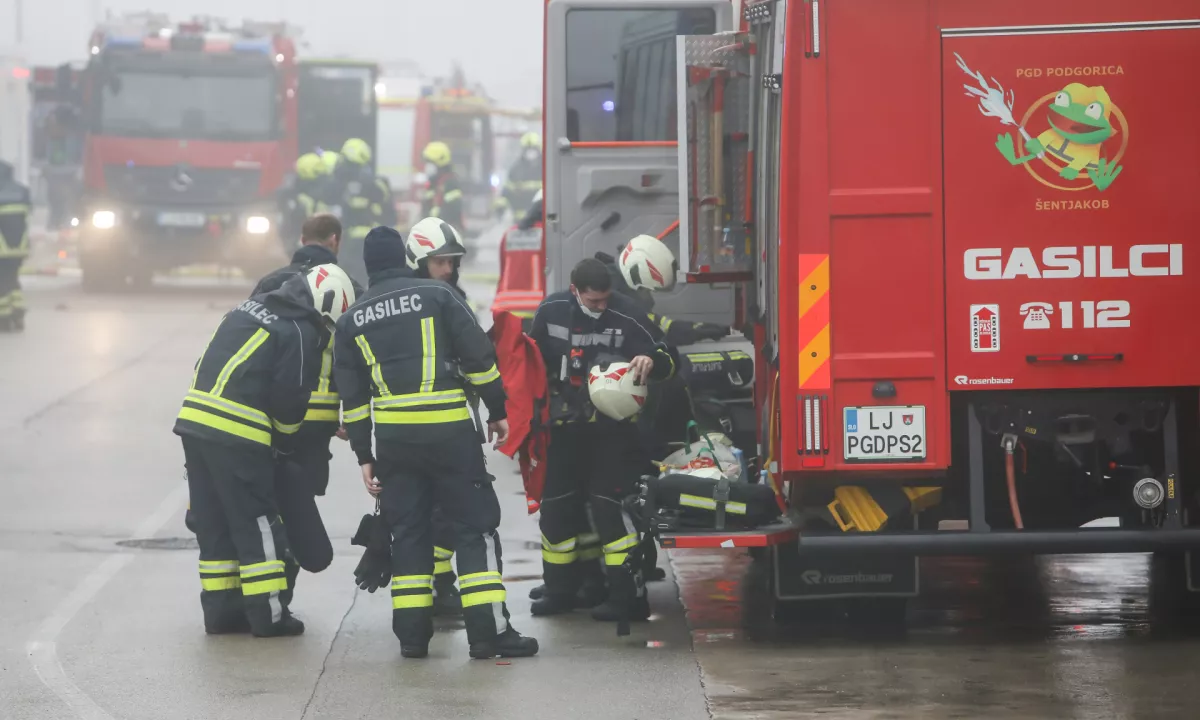 V požaru hiše v okolici Ptuja umrl otrok, drugi v kritičnem stanju