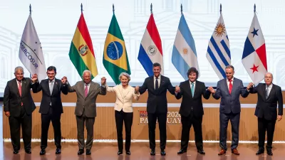 Panama's President Jose Raul Mulino, Bolivia's President Rodrigo Paz, European Council President Antonio Costa, European Commission President Ursula von der Leyen, Paraguay's President Santiago Pena, Argentina's President Javier Milei, Uruguay's President Yamandu Orsi and Brazil's Foreign Minister Mauro Vieira hold each other's hands, as authorities of the European Union and the South American bloc Mercosur sign a free trade agreement, ending more than 25 years of negotiations, in Asuncion, Paraguay, January 17, 2026. REUTERS/Cesar Olmedo