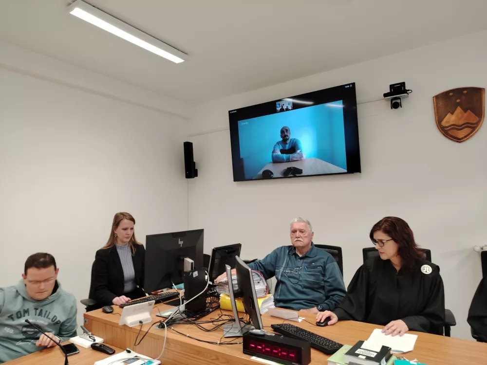 Po sodbi za napad z nožem bo čez en mesec že na prostosti