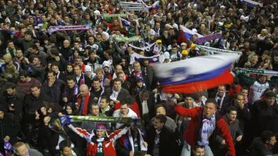 slovenski navijači- nogomet  - Slovenija: Rusija, dodatne kvalifikacije za SP 2010 - povratna tekma v Mariboru- Slovenska nogometna reprezentanca je premagala Rusijo z 1:0 (1:0) in se drugič v zgodovini uvrstila na mundial.//FOTO: Jaka AdamičOPOMBA:  ZA OBJAVO  V  ČASOPISU DNEVNIK