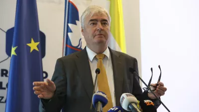 Milan Zver02.04.2024 - novinarske konference predsednika SDS Janeza Janše in evropskega poslanca Milana Zvera, na kateri bosta razkrila interne dokumente Evropske komisije v povezavi z obiskom podpredsednice Evropske komisije Vere Jourove v Sloveniji.Foto: Luka Cjuha