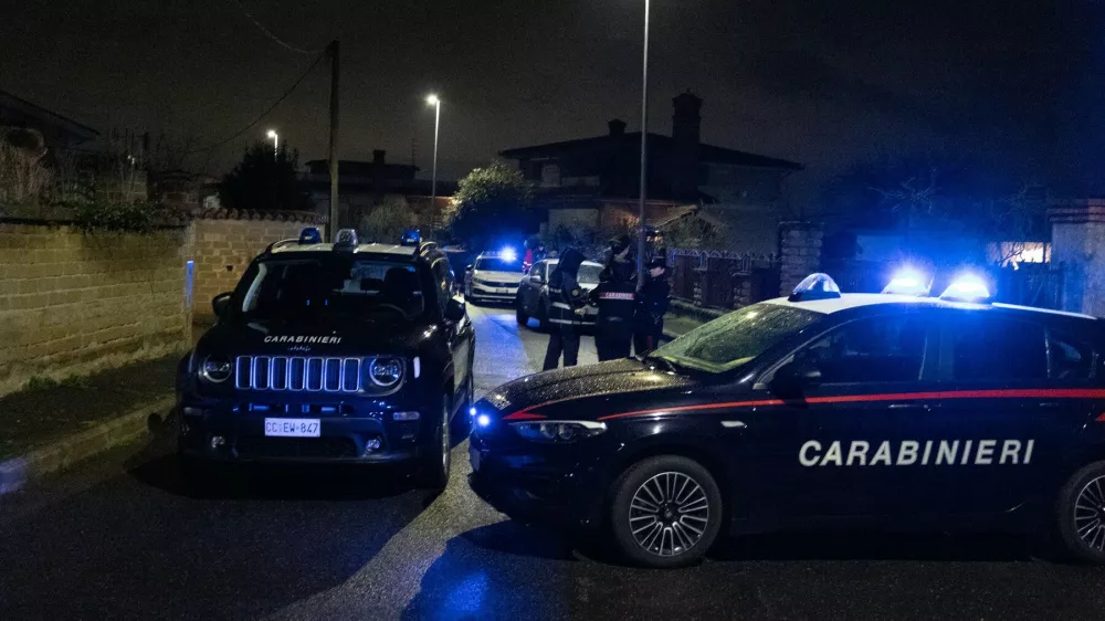 Karabinjerji so na&scaron;li očeta in mamo, ki sta si sodila sama.&nbsp;Foto: Francesco Benvenuti / LaPresse via Profimedia&nbsp;