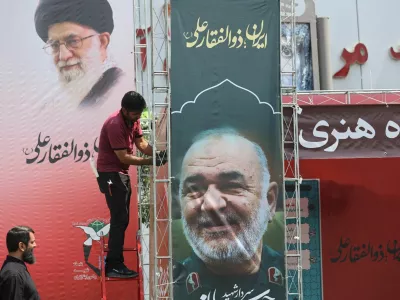 A man installs a banner with a picture of late Islamic Revolutionary Guard Corps (IRGC) Commander-in-Chief Major General Hossein Salami, following the Israeli strikes on Iran, in Tehran, June 14, 2025. Majid Asgaripour/WANA (West Asia News Agency) via REUTERS  ATTENTION EDITORS - THIS PICTURE WAS PROVIDED BY A THIRD PARTY.   TPX IMAGES OF THE DAY