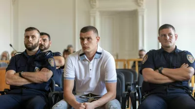 Bivši policist Marko Smažil se brani obtožbe, da je septembra lani v svojem stanovanju ubil študentko prava Mihaelo Berak, s katero sta bila v krajšem razmerju. 