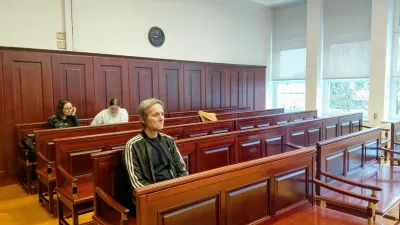 Nasilje v Kranju: Trpinčena mama modrico razkrila na pokopališču