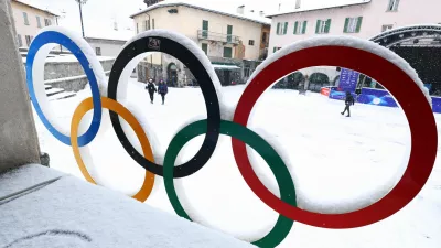 Milano Cortina 2026 Winter Olympics - Ski Mountaineering - Bormio, Italy - February 3, 2026 General view of the Olympic rings at the Piazza Cavour in Bormio REUTERS/Denis Balibouse