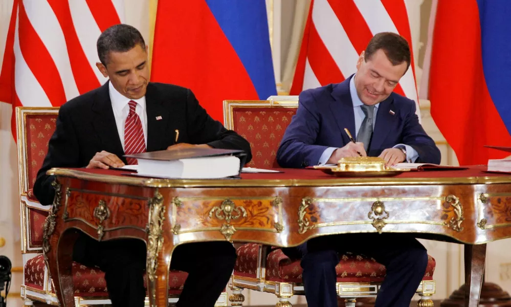 FILE PHOTO: U.S. President Barack Obama (L) and Russian President Dmitry Medvedev sign the new Strategic Arms Reduction Treaty (START II) at Prague Castle in Prague April 8, 2010.   REUTERS/Jason Reed//File Photo