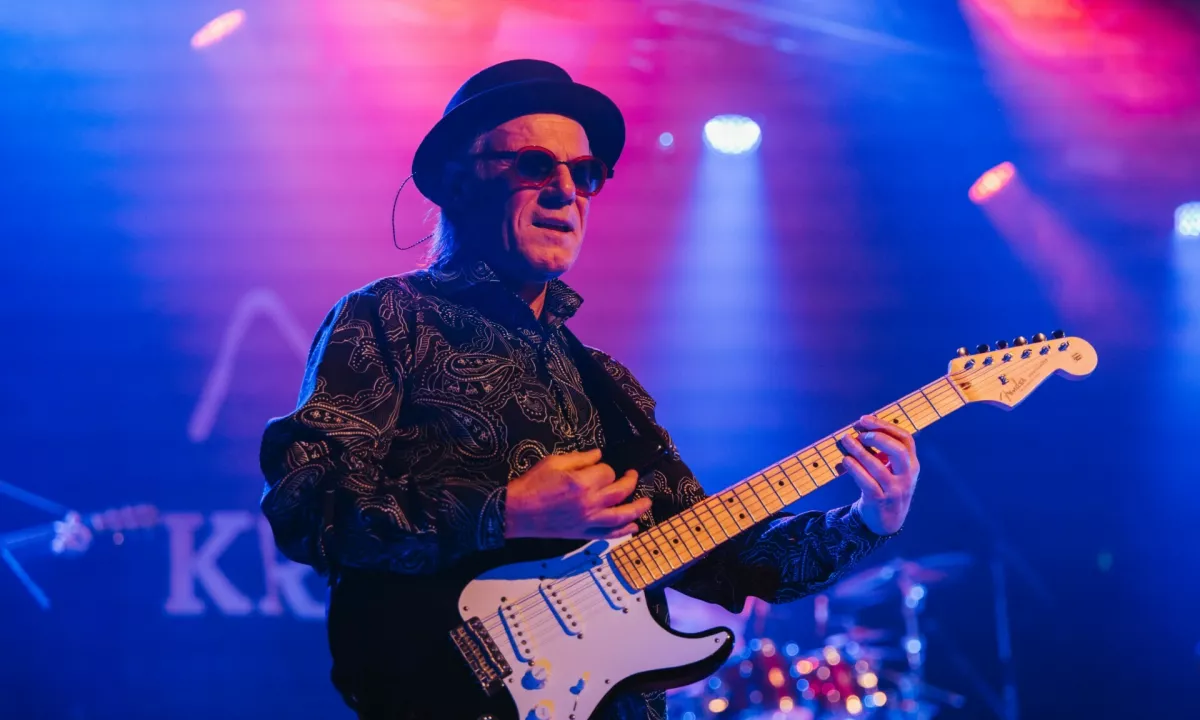 Kitarist in skladatelj Zdenko Cotič - Coto že desetletja soustvarja slovensko popularno zgodbo.