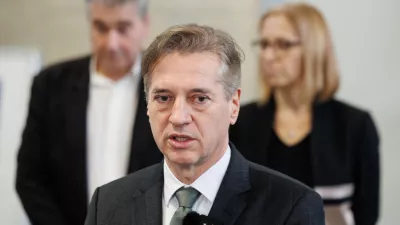 Slovenj Gradec, SB Slovenj Gradec.Izjava za medije po obisku Splosne bolnisnice Slovenj Gradec v okviru vladnega obiska v koroski regiji.Predsednik vlade Robert Golob.