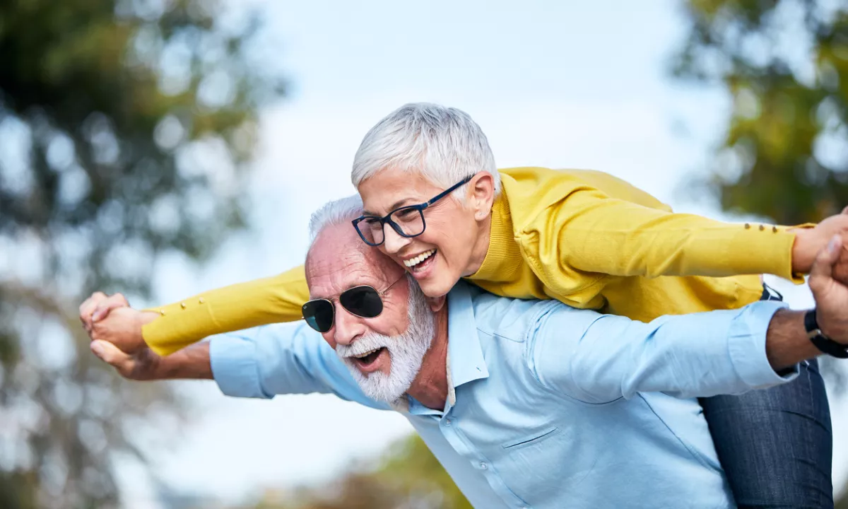 Znanstveniki so analizirali podatke več kot 700.000 ljudi in odkrili recept za dolgoživost. Najboljša novica? Nikoli ni prepozno za začetek, tudi če ste v srednjih letih.