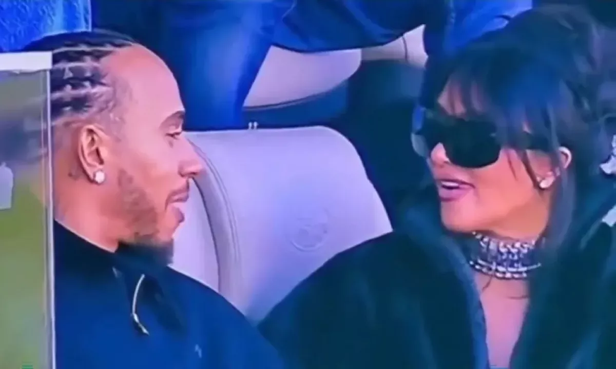 Finale lige ameriškega nogometa NFL, tako imenovani super bowl, je poleg športnega spektakla znova polnil tudi strani rumenega tiska po vsem svetu.