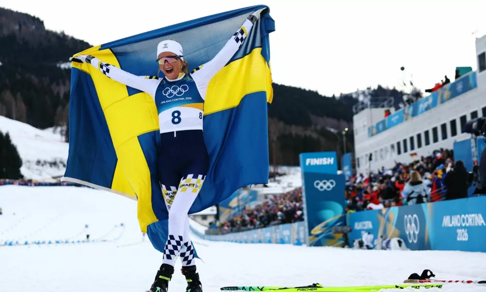 Milano Cortina 2026 Olympics - Cross-Country Skiing - Women's 10km + 10km Skiathlon - Tesero Cross-Country Skiing Stadium, Lago, Italy - February 07, 2026. Gold medallist Frida Karlsson of Sweden celebrates after winning the women's 10km + 10km skiathlon REUTERS/Kai Pfaffenbach