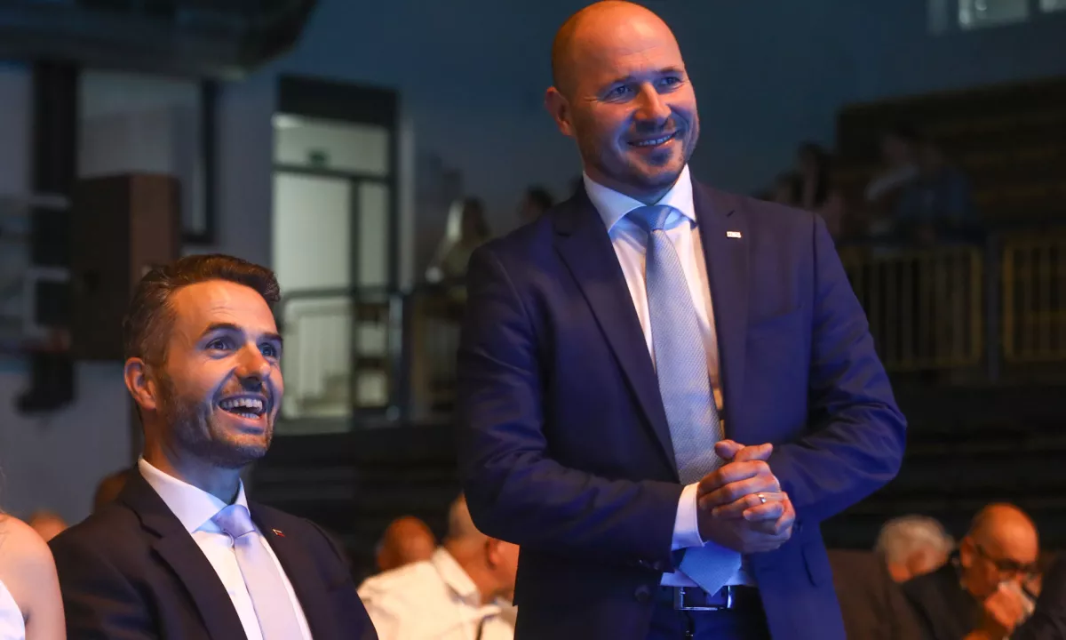 Specializirano državno tožilstvo je v aferi Knovs vložilo obtožni predlog zoper tri krščanske demokrate.