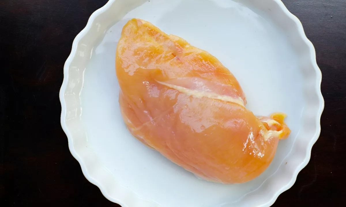 Čeprav večina kupcev to podrobnost spregleda, strokovnjaki opozarjajo, da razkriva podatke o kakovosti mesa, ki ga kupujete.