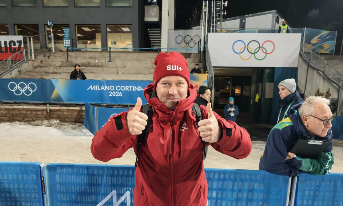 (OLIMPIJSKE IGRE) ‼️Skakalna tekma na srednji napravi v Predazzu se je končala brez slovenske kolajne. A to ne pomeni, da v dolini Fiemme ni bilo nasmejanega Slovenca.