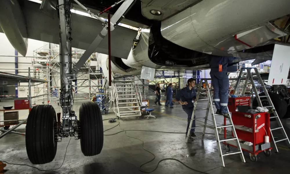 Ekskluzivno: kako je mali delničar začasno blokiral Easyetu prevzem Adrie Tehnike