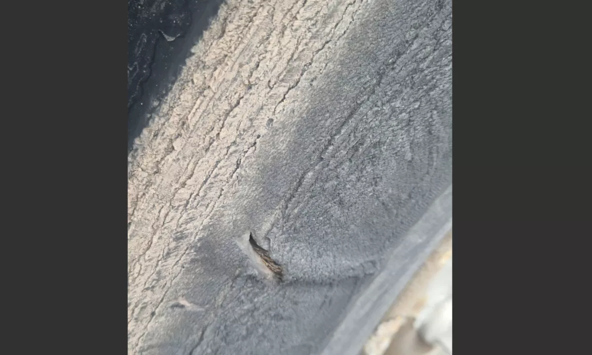 Med 24 kontroliranimi vozniki tovornih vozil so kršitve ugotovili pri kar 21, najbolj pa je izstopal slovenski prevoznik s tovornjakom v katastrofalnem tehničnem stanju.