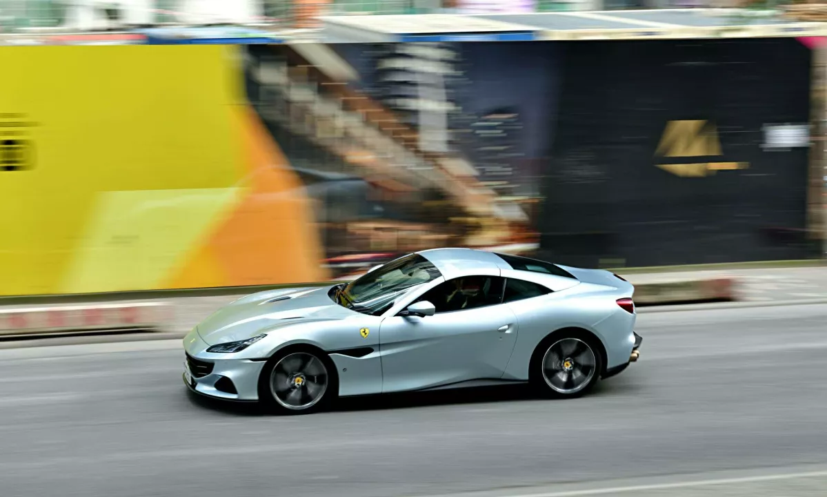 Na sled so jim prišli po zaslugi prehitre vožnje po avtocesti. Med več mesecev dolgo preiskavo so ugotovili, da se je družina protipravno okoristla za okoli 1,8 milijona evrov.