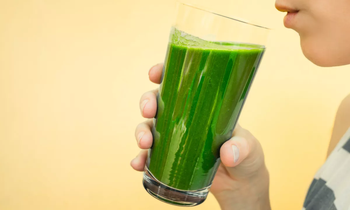 Kljub optimizmu raziskovalci opozarjajo na previdnost. Trg pijač s konopljo je v povojih in slabo reguliran.