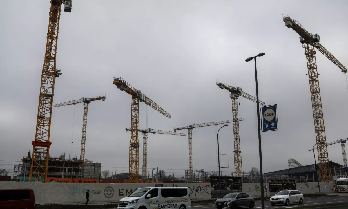 Kot so pojasnili na ljubljanski policijski upravi, življenje poškodovane osebe ni ogroženo.