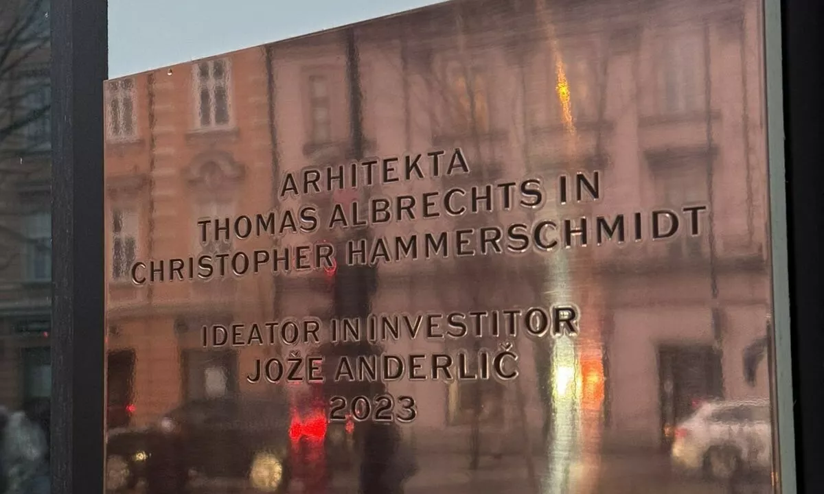 Kompleks Schellenburg z bogato preteklostjo je očitno dovolj pomemben, da si zasluži javni Anderličev »podpis«.