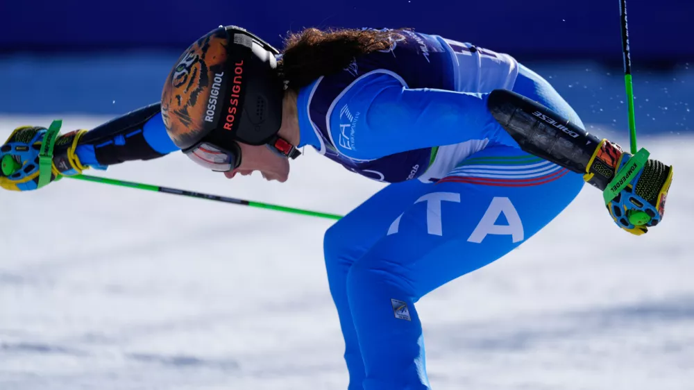Italy's Federica Brignone celebrates winning an alpine ski, women's giant slalom race, at the 2026 Winter Olympics, in Cortina d'Ampezzo, Italy, Sunday, Feb. 15, 2026.(AP Photo/Robert F. Bukaty)