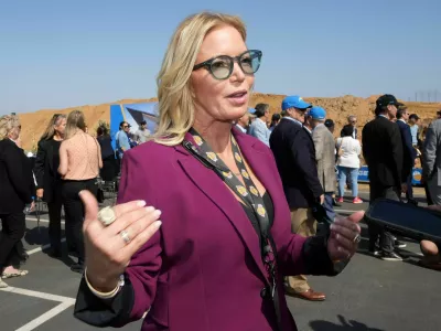 2RAGGW3 Los Angeles Lakers owner Jeanie Buss attends the Los Angeles Chargers groundbreaking ceremony for headquarters and training facility, Wednesday, May 18, 2022, in El Segundo, Calif.