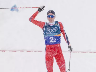 Jens Luraas Oftebro, of Norway, reacts after crossing the finish line to win the gold medal in the nordic combined team sprint at the 2026 Winter Olympics, in Tesero, Italy, Thursday, Feb. 19, 2026. (AP Photo/Evgeniy Maloletka)