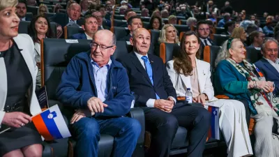 Ljubljana, Odiseja.Predvolilna konvencija SDS, na kateri so kandidati SDS za drzavnozborske volitve predstavili program Za Slovenijo, ob 37. obletnici ustanovitve obeh predhodnic SDS (SDZ in SDSS) pa bodo podelili tudi najvisje priznanje stranke, diamantni znak SDS.