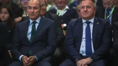 predsednik SDS Janez Jan&scaron;a, minister za gospodarski razvoj in tehnologijo Zdravko Počival&scaron;ek (SMC)- 29.09.2018 - Volilni kongres SLS &ndash; Slovenska ljudska stranka ter konvencija s predstavitvijo kandidatov za župane in občinske svetnike,  //FOTO: Jaka Gasar