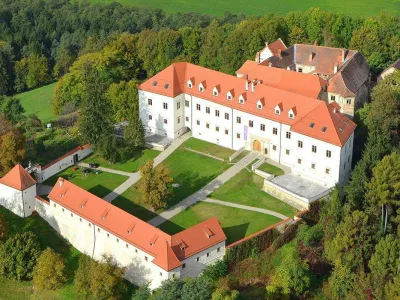 Obnova kulturnega spomenika državnega pomena Grad Negova sodi med zahtevnej&scaron;e investicije v tem delu države in med večje projekte na področju kulturne dedi&scaron;čine v Sloveniji. F visitradgona