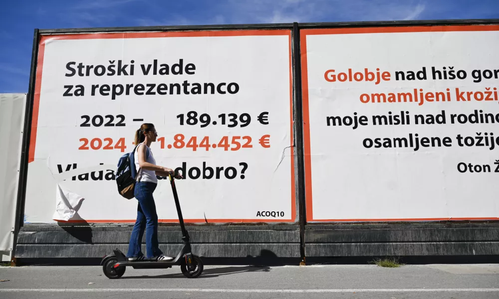 plakatna mesta, obcestni oglasi, protivladni plakati, oglas25.08.2025 - Plakati proti delovanju vlade Roberta Goloba. Foto: Nik Erik Neubauer 
