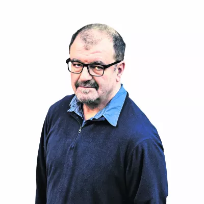 Ahmed Burić, kolumnist Dnevnika------COLORPSAV PERMANENT PROSIM !!!