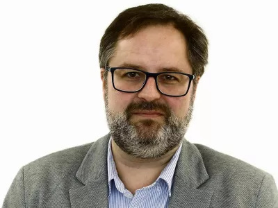 Ale&scaron; Gaube- Redakcija Dnevnik 2024 - portreti za komentarje in kolumne - kolumnisti - komentatorji &ndash; novinarji - portret //FOTO: Luka Cjuha / Foto: Luka Cjuha