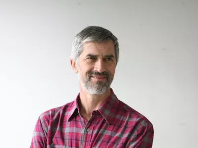 Andrej Velkavrh, meteorolog - vremenoslovec in dolgoletni televizijski napovedovalec vremena, prognostik v Uradu za meteorologijo pri ARSO - Agencija RS za okolje, kolumnist- Dnevnik 2016 - portreti za komentarje in kolumne - kolumnisti - novinarji//FOTO: Toma? Skale