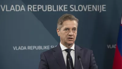 Ljubljana, Vlada.Izjava predsednika vlade Roberta Goloba o aktualnem zunanjepoliticnem dogajanju.Predsednik vlade Robert Golob.