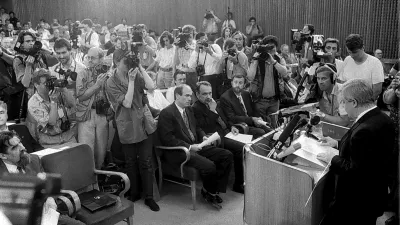vojna za Slovenijo - Skup&scaron;čina, - za neodvistnost, plebiscit //FOTO: Tomaž SkaleMilan Kučan, Janez Drnov&scaron;ek, Matjaž Kmecl, Ciril Zlobec / Foto: Tomaž Skale