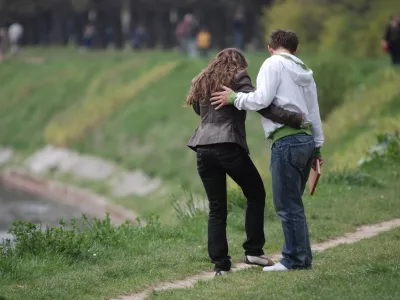 LJUBEZEN ROMANCA PARI