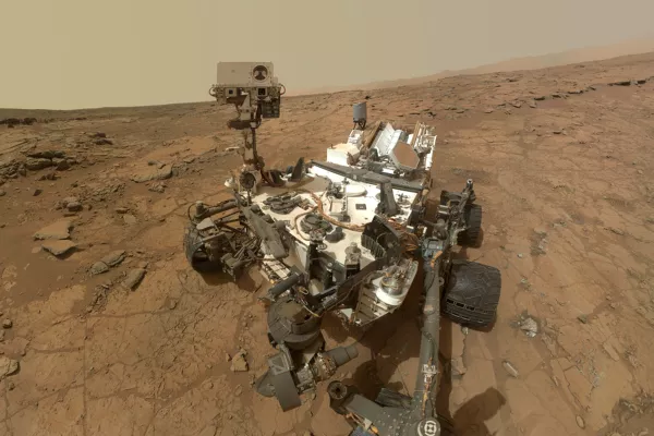 NASA/JPL-CALTECH/MSSS IMAGE This self-portrait of NASA's Mars rover Curiosity combines dozens of images taken by the rover's Mars Hand Lens Imager on Feb. 3. / Foto: Nasa