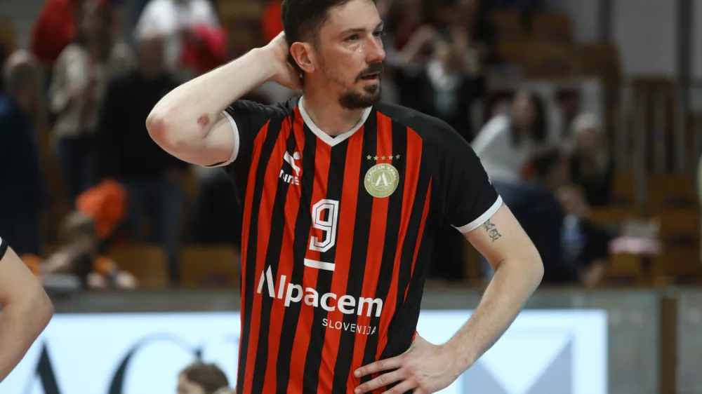 Dejan Vinčić22.4.2025 - odbojka - ACH Volley - Alpacem Kanal v finalu državnega prvenstva za mo&scaron;keFoto: Luka Cjuha