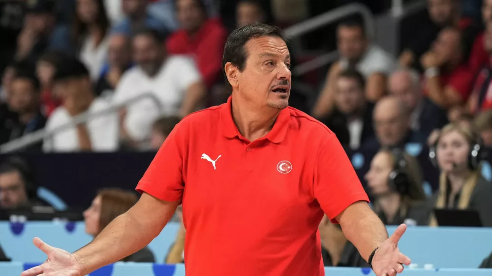 Basketball - FIBA EuroBasket 2025 - Final - Turkey v Germany - Xiaomi Arena, Riga, Latvia - September 14, 2025 Turkey head coach Ergin Ataman reacts REUTERS/Ints Kalnins