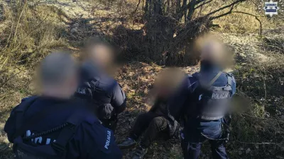 Aretacija 17-letnika, ki naj bi na jugu Poljske s sekiro umoril prababico in očima. Motiv še ni znan. 