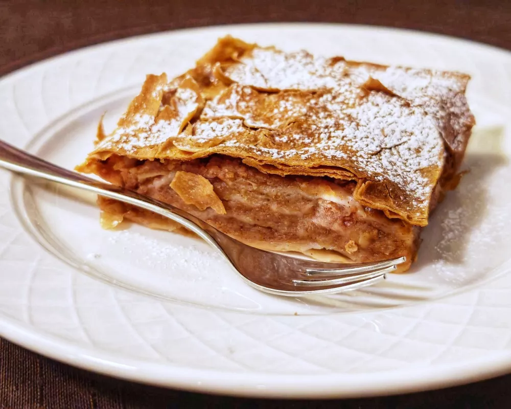 Jabolčni zavitek, Gostilna pri Hrvatu