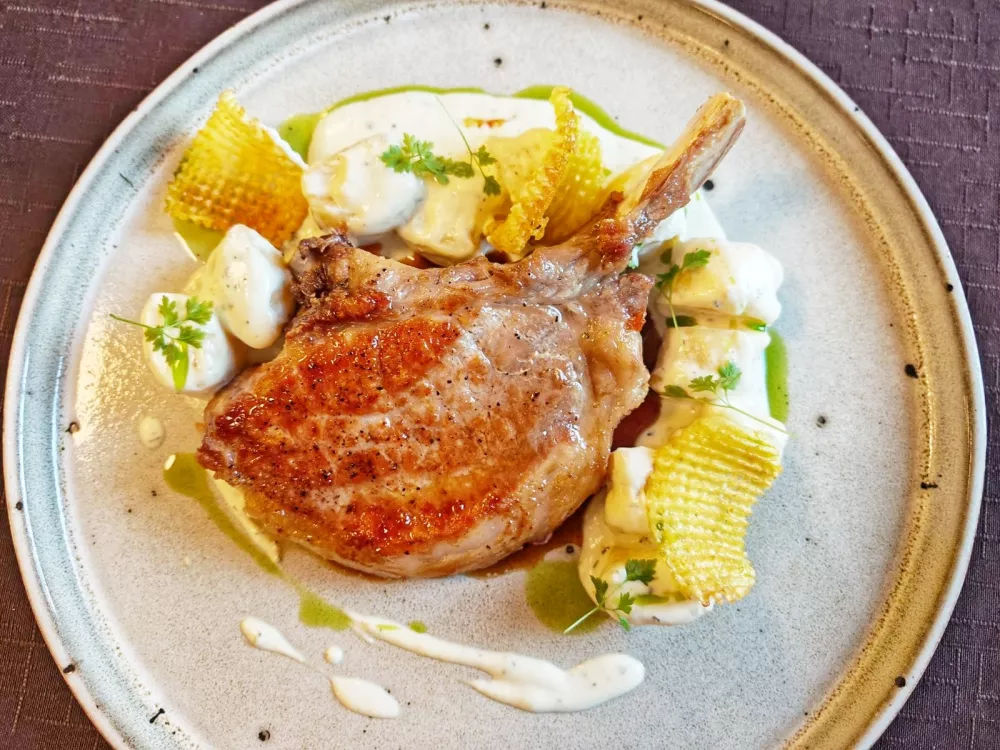 Svinjska krona, Gostilna pri Hrvatu