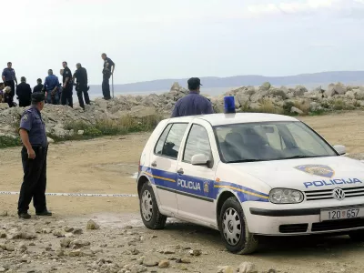 Tako so oktobra 2012 policisti preiskovali okolico najdbe trupa. 