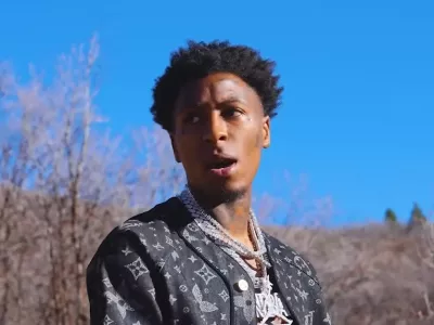 Gaulden je bil aretiran pred koncertom v nočnem klubu The Moon v Tallahasseeju 25. februarja 2018. Za Gauldena je bil v zvezni državi Georgia izdan nalog za prijetje zaradi domnevnega napada, kr&scaron;itev orožja in ugrabitve.[217] Kmalu po njegovi aretaciji so v javnost pricurljali posnetki hotelskih nadzornih kamer, ki prikazujejo Gauldena, kako napada svojo nekdanjo punco.[218] 15. marca 2018 je bil izpu&scaron;čen iz zapora z var&scaron;čino v vi&scaron;ini 75.000 dolarjev.