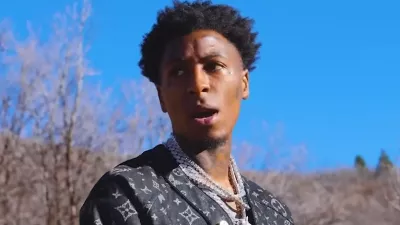 Gaulden je bil aretiran pred koncertom v nočnem klubu The Moon v Tallahasseeju 25. februarja 2018. Za Gauldena je bil v zvezni državi Georgia izdan nalog za prijetje zaradi domnevnega napada, kr&scaron;itev orožja in ugrabitve.[217] Kmalu po njegovi aretaciji so v javnost pricurljali posnetki hotelskih nadzornih kamer, ki prikazujejo Gauldena, kako napada svojo nekdanjo punco.[218] 15. marca 2018 je bil izpu&scaron;čen iz zapora z var&scaron;čino v vi&scaron;ini 75.000 dolarjev.